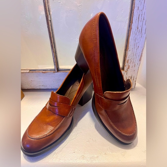 Born Shoes - BORN HEELED PENNY LOAFERS